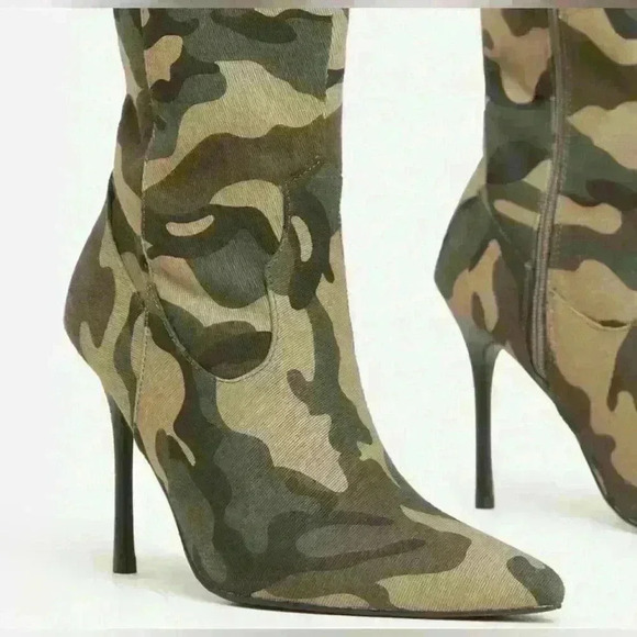 NWT HORSESHOE POINTY TOE STILETTO HEEL MID CALF WESTERN COWBOY CAMO PRINT/ARMY - Picture 2 of 4